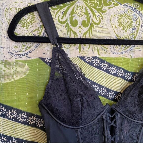 Victoria's Secret Padded Black Lace Corset Size 36B - Picture 5 of 11